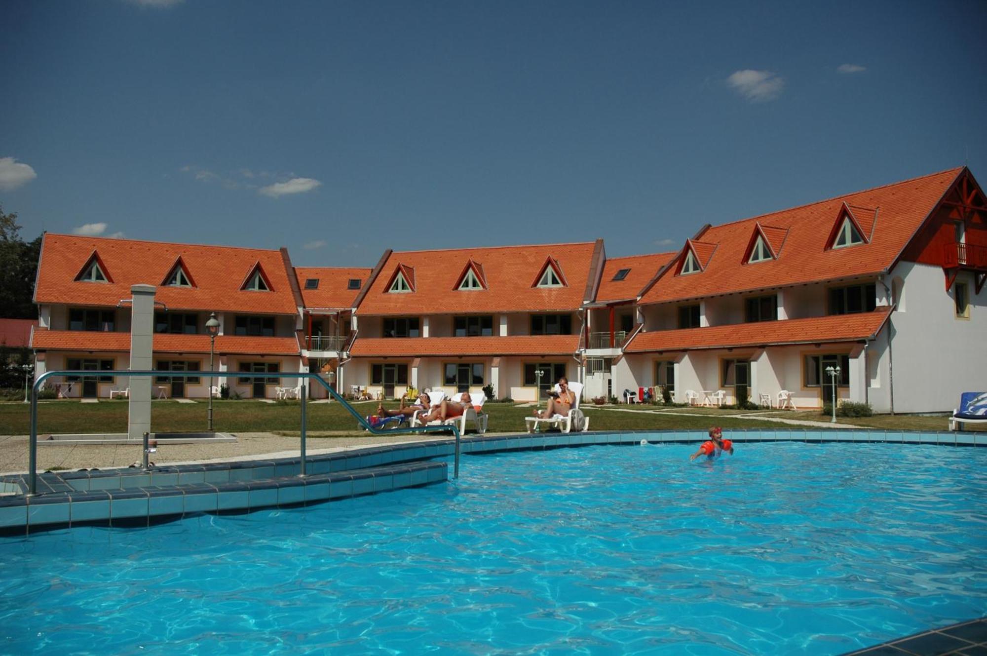Abbazia Country Club Hotel Nemesnép Eksteriør billede